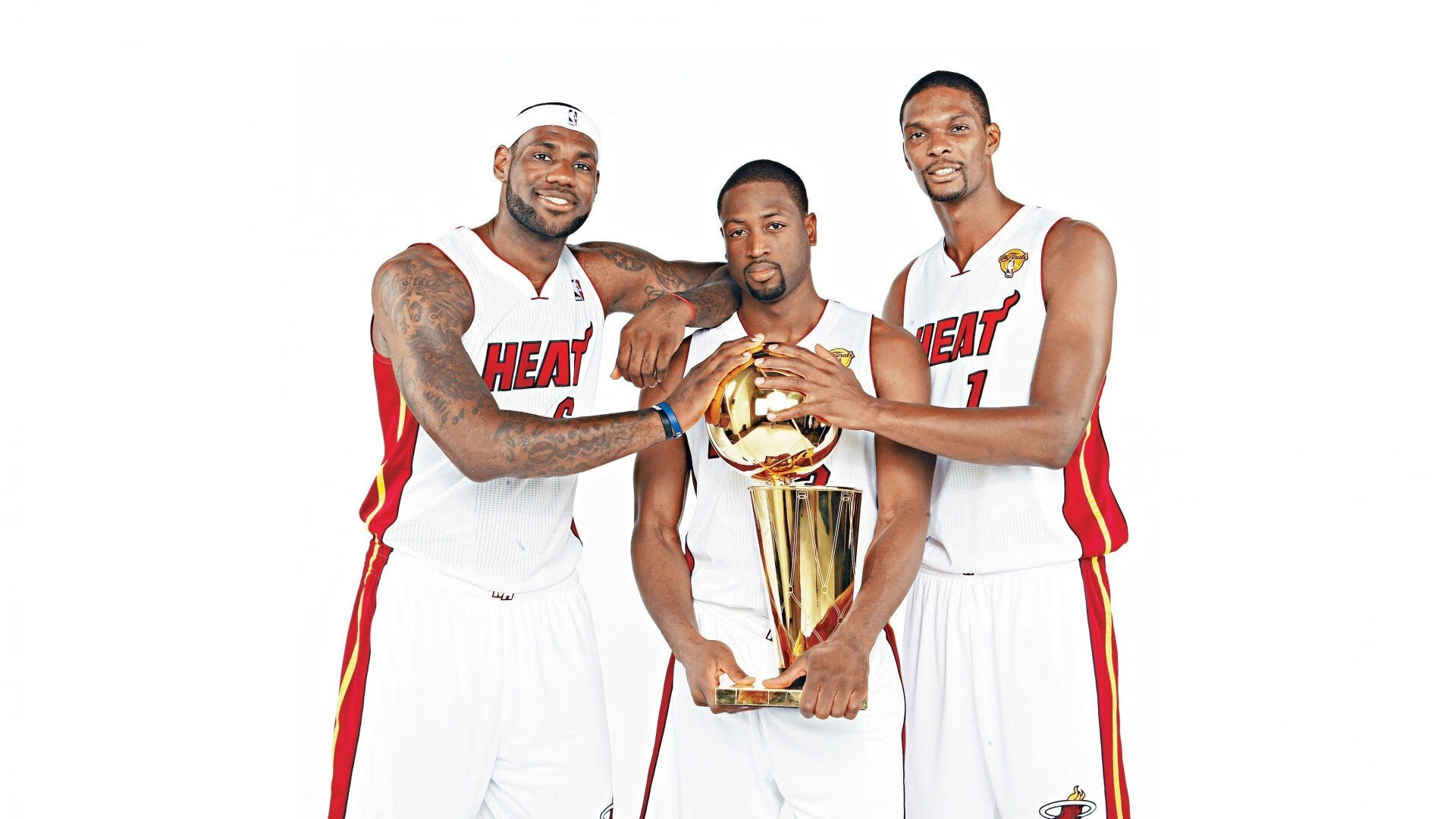 德甲：拜仁4-2战胜多特蒙德，莱万完成帽子戏法，欧冠拜仁莱万受伤