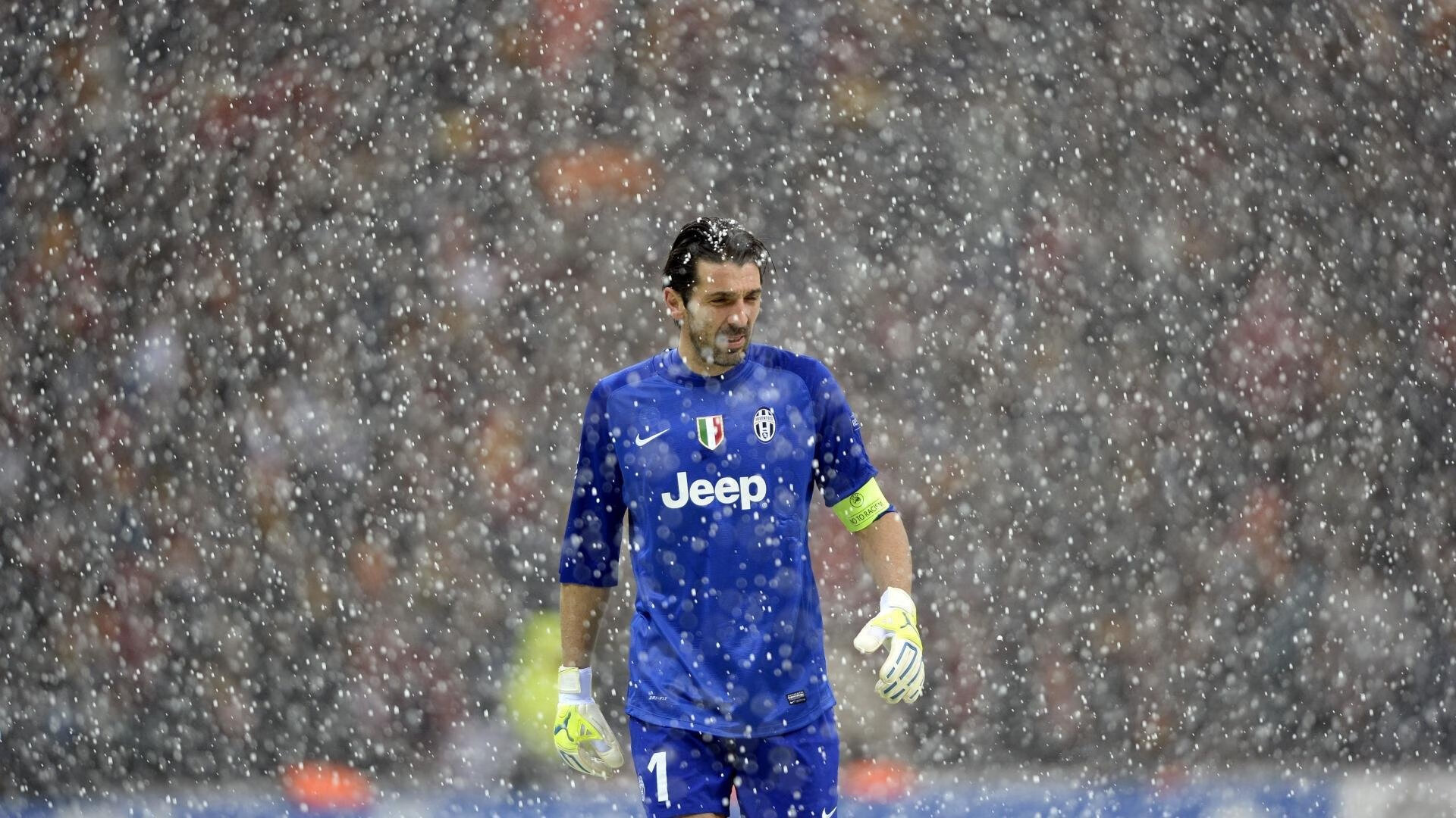 线上线下结合，足球全民推广活动持续展开，线上足球比赛